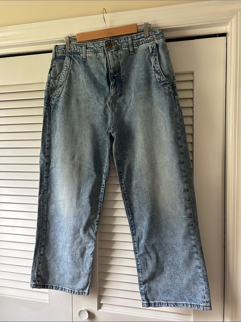 Pilcro Light Wash Wide Leg Jeans — Faded Blue